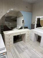 Ovalia Luxe Yuvarlak Aynalı Makyaj Masası,